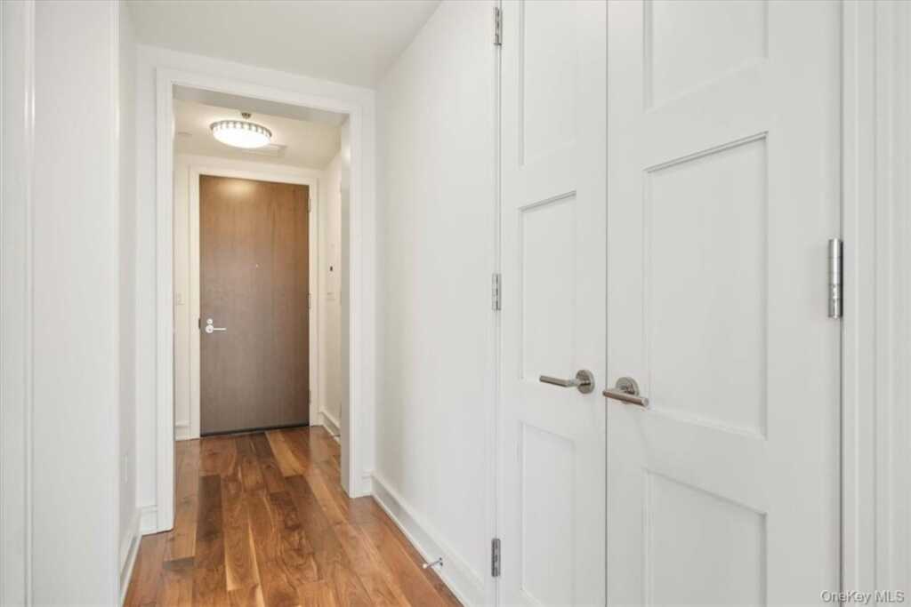 5 Renaissance, Unit #18E, White Plains, NY 10601 - Photo 4 of 34