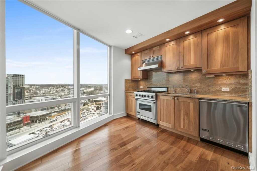 5 Renaissance, Unit #18E, White Plains, NY 10601 - Photo 6 of 34