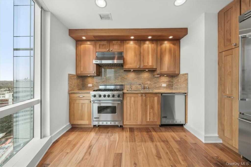 5 Renaissance, Unit #18E, White Plains, NY 10601 - Photo 7 of 34