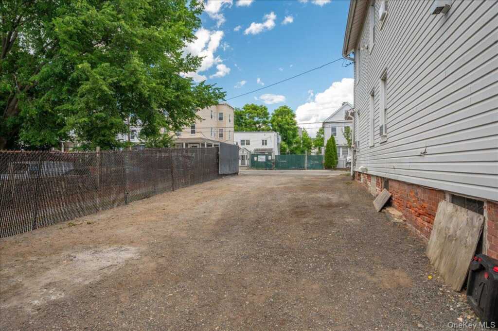 15 Bulkley Avenue, Rye, NY 10573 - Photo 4 of 27