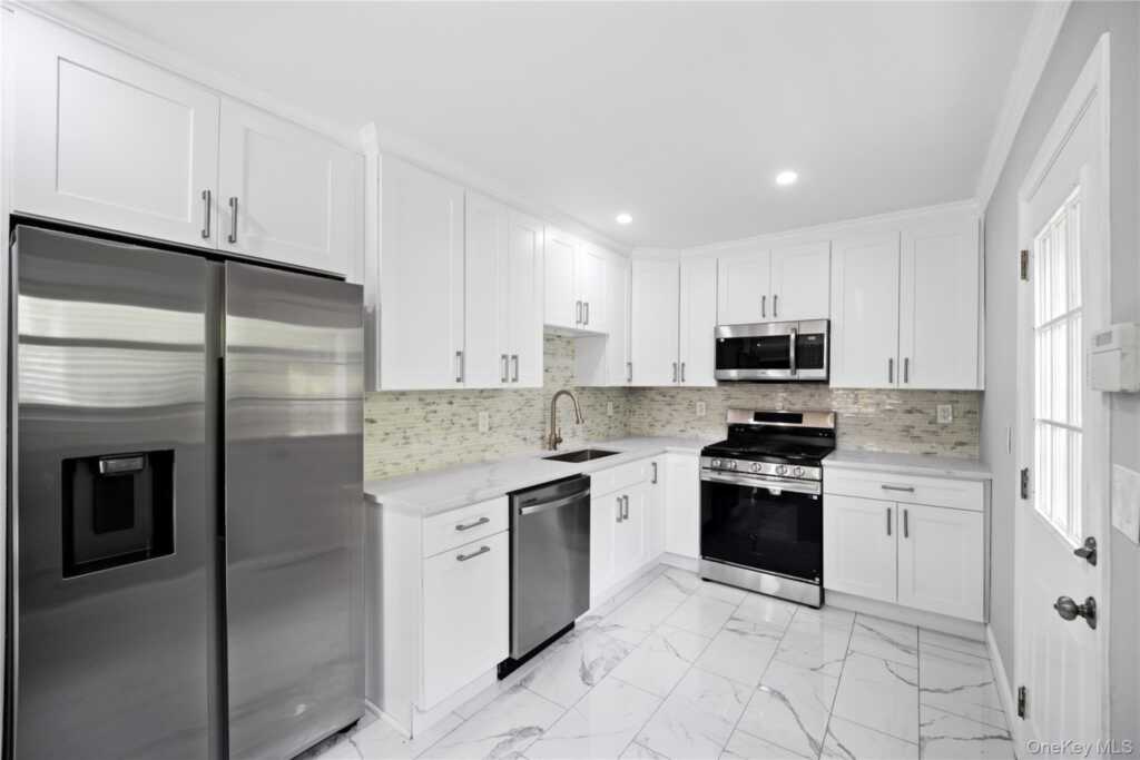 56 Independence Street, White Plains, NY 10606 - Photo 4 of 40