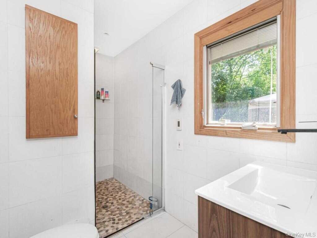 35 Barnard Road, New Rochelle, NY 10801 - Photo 10 of 18
