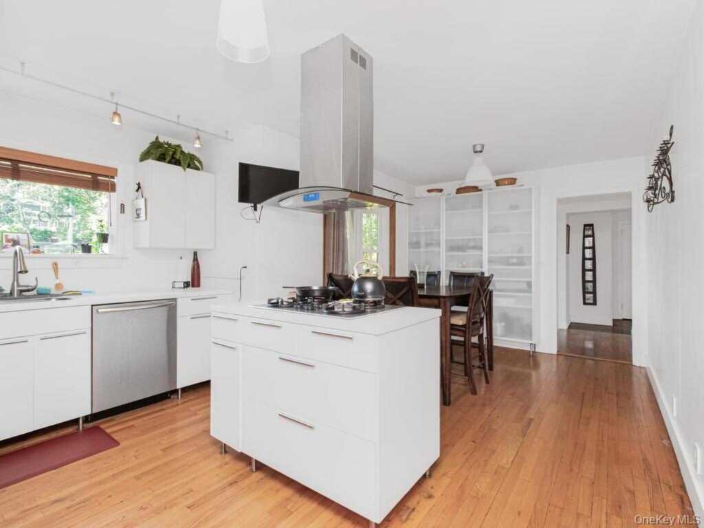 35 Barnard Road, New Rochelle, NY 10801 - Photo 12 of 18