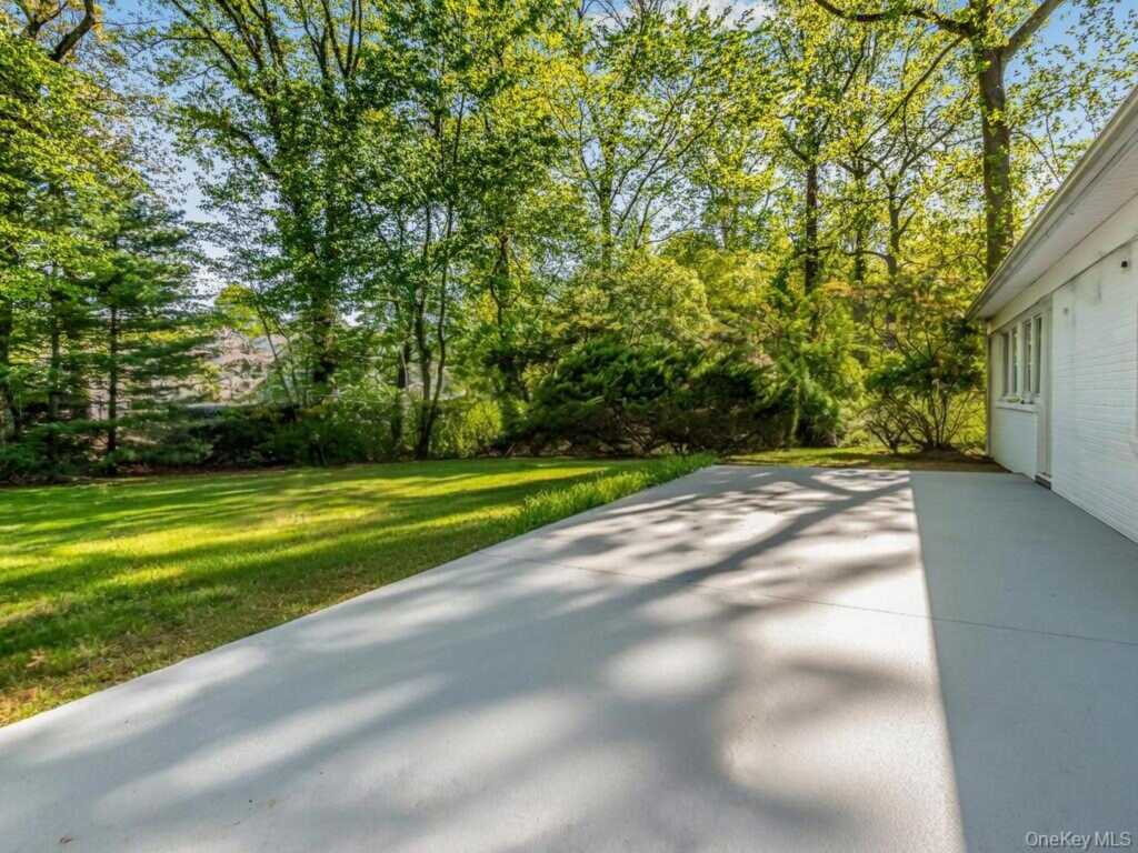 35 Barnard Road, New Rochelle, NY 10801 - Photo 17 of 18