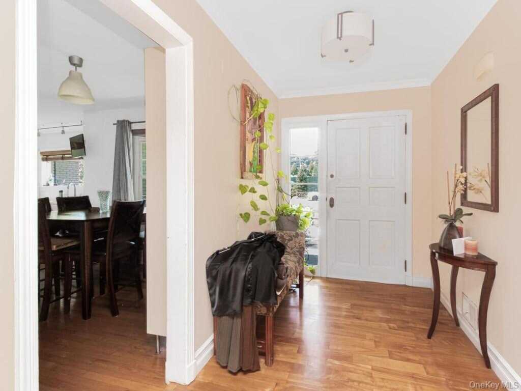 35 Barnard Road, New Rochelle, NY 10801 - Photo 2 of 18