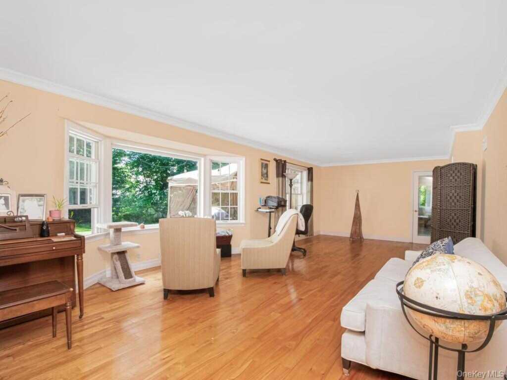 35 Barnard Road, New Rochelle, NY 10801 - Photo 3 of 18