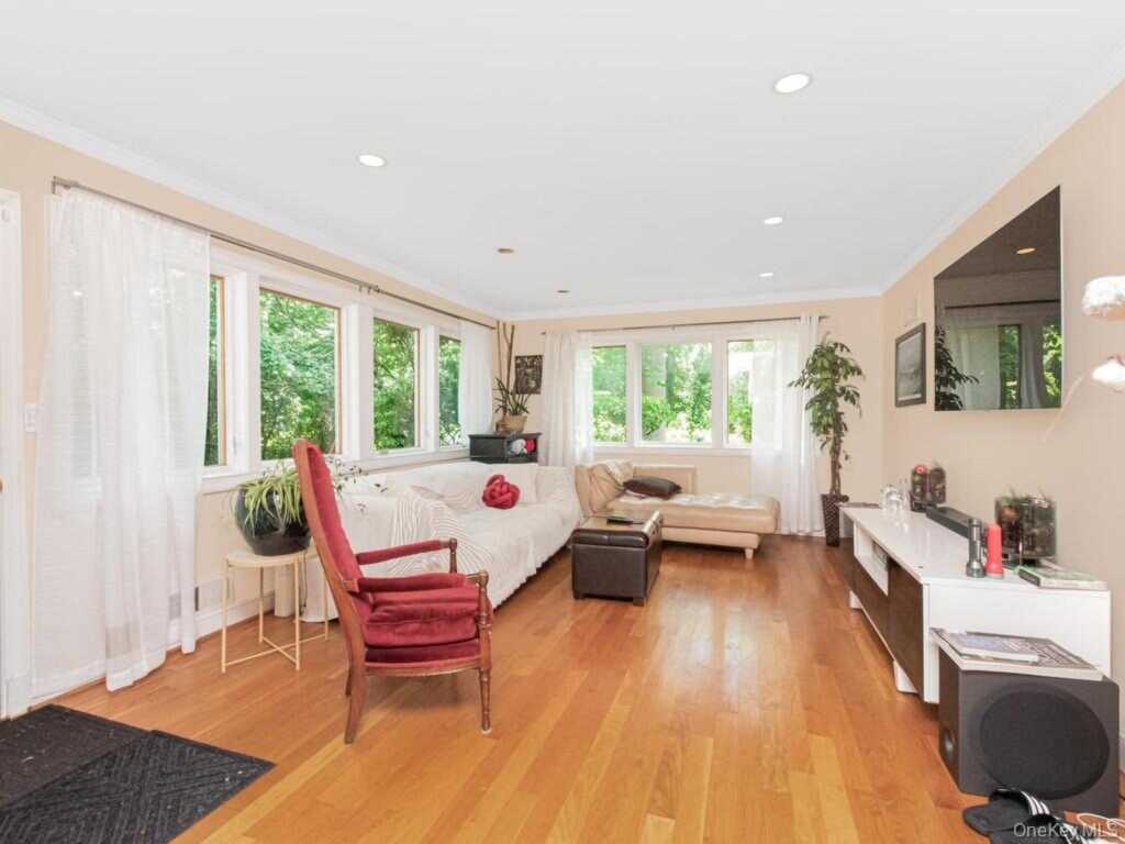 35 Barnard Road, New Rochelle, NY 10801 - Photo 5 of 18