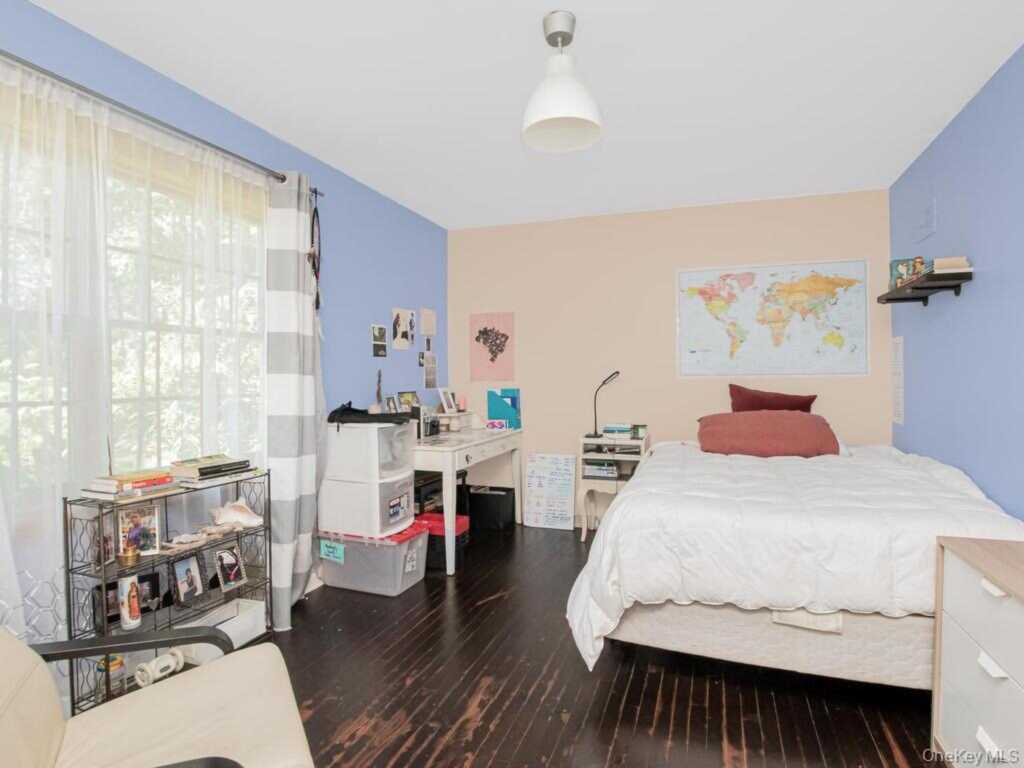 35 Barnard Road, New Rochelle, NY 10801 - Photo 7 of 18