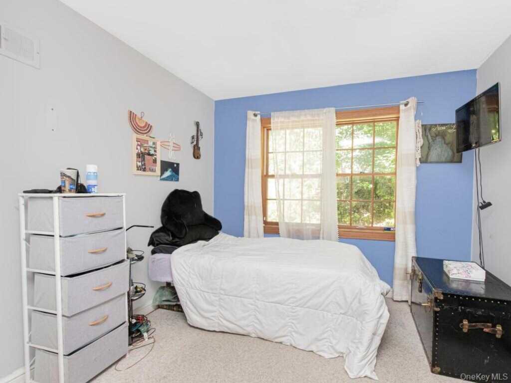 35 Barnard Road, New Rochelle, NY 10801 - Photo 8 of 18