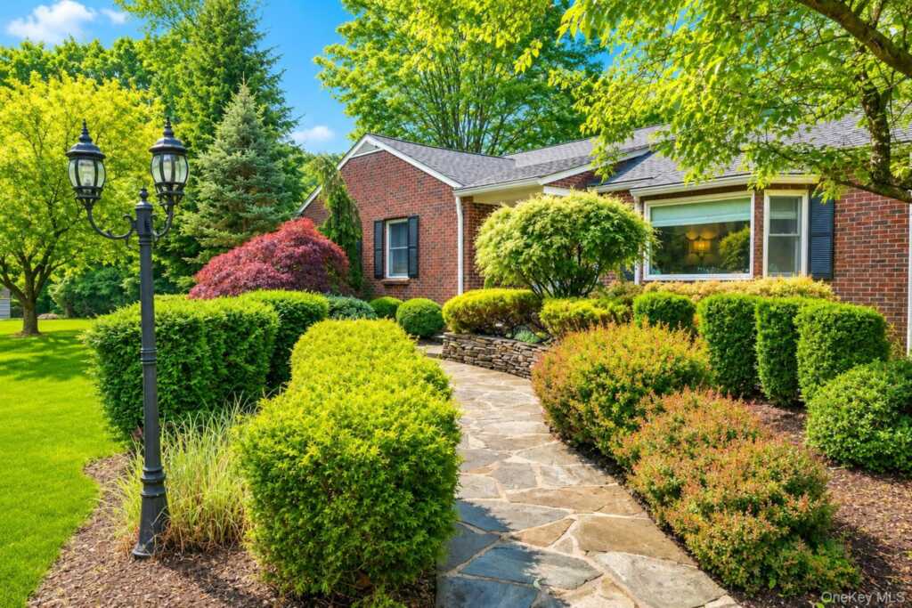 9 Orchard Circle, Suffern, NY 10901