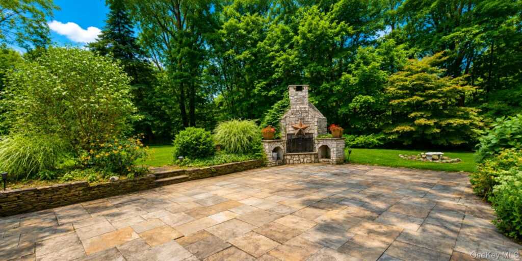9 Orchard Circle, Suffern, NY 10901 - Photo 3 of 18