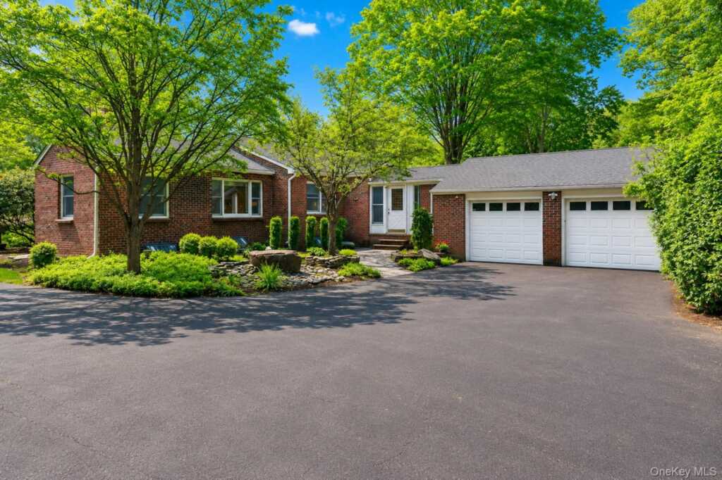 9 Orchard Circle, Suffern, NY 10901 - Photo 4 of 18