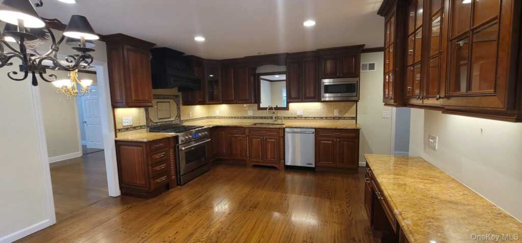 9 Orchard Circle, Suffern, NY 10901 - Photo 5 of 18