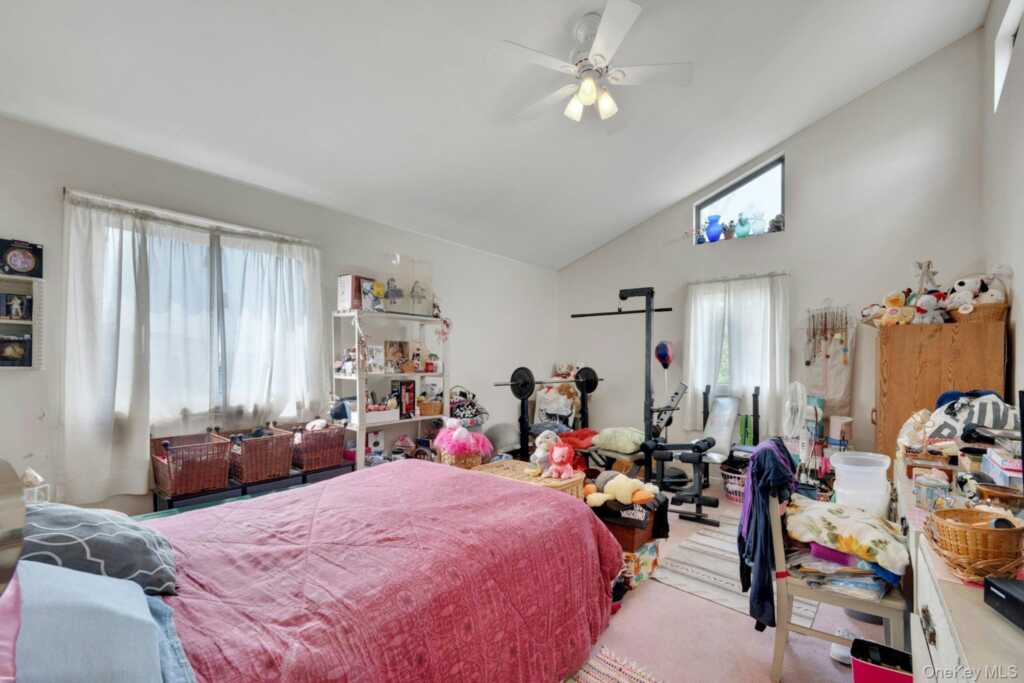 309 Pelham Road, New Rochelle, NY 10805 - Photo 15 of 48