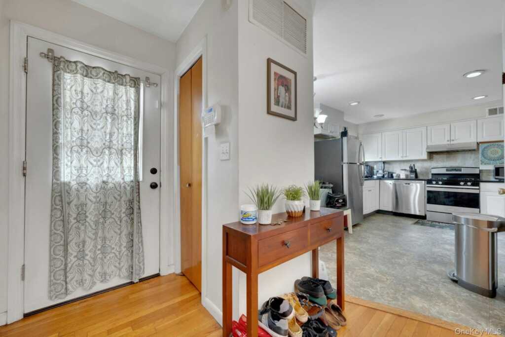 309 Pelham Road, New Rochelle, NY 10805 - Photo 18 of 48
