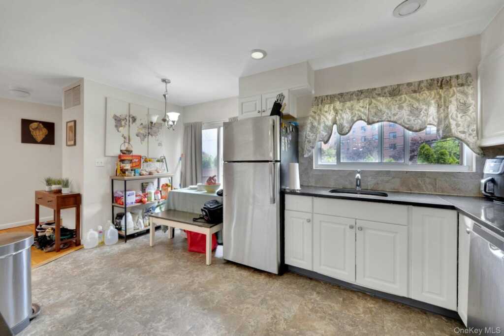 309 Pelham Road, New Rochelle, NY 10805 - Photo 23 of 48