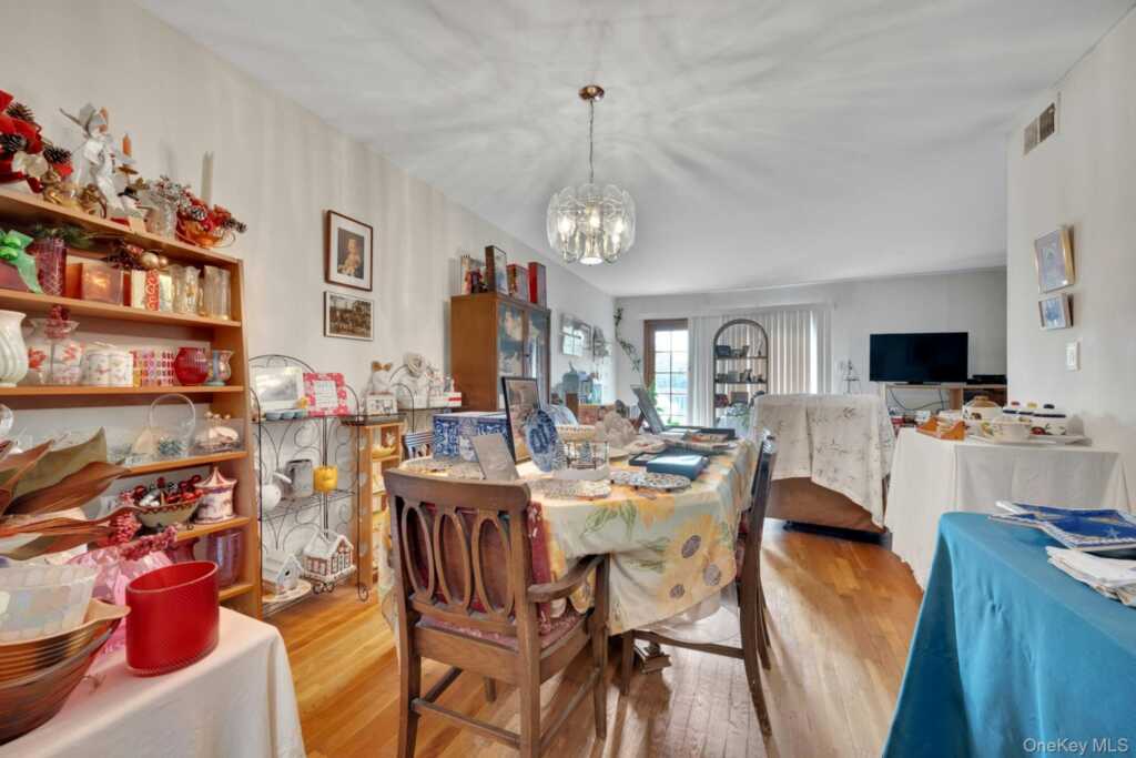 309 Pelham Road, New Rochelle, NY 10805 - Photo 6 of 48