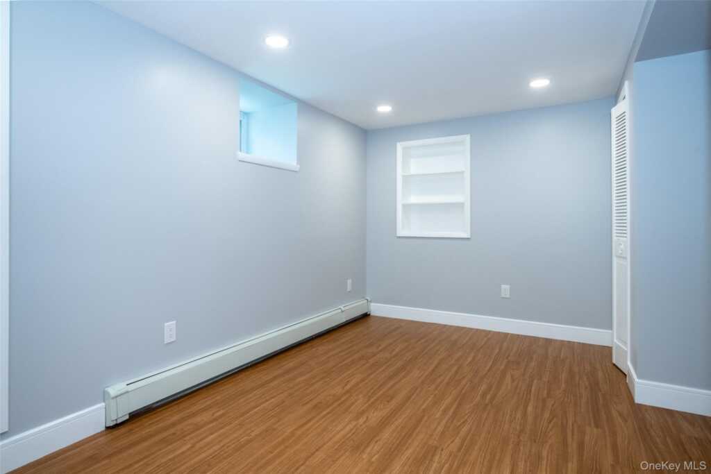 118 Pershing Avenue, New Rochelle, NY 10801 - Photo 10 of 29
