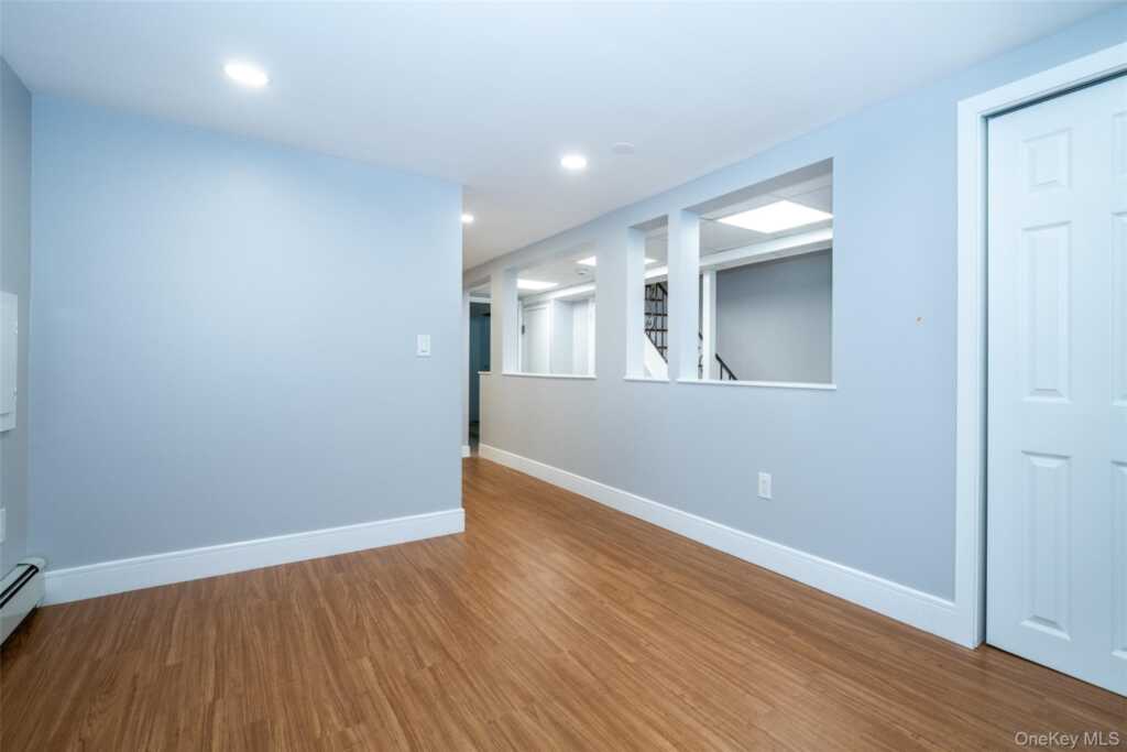 118 Pershing Avenue, New Rochelle, NY 10801 - Photo 12 of 29