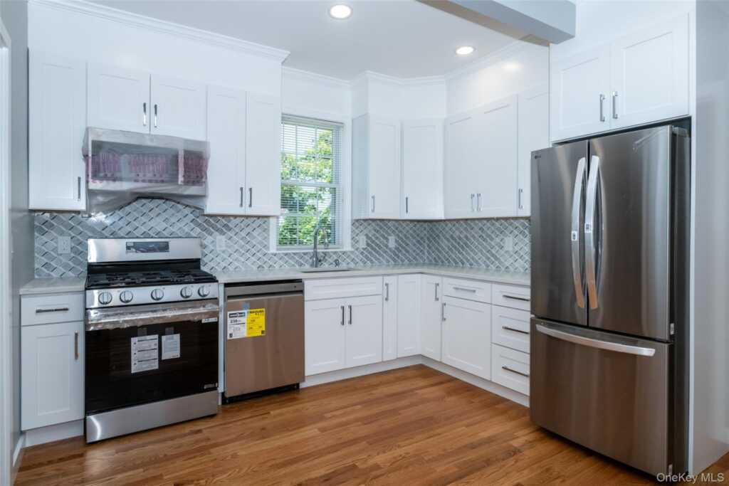 118 Pershing Avenue, New Rochelle, NY 10801 - Photo 15 of 29