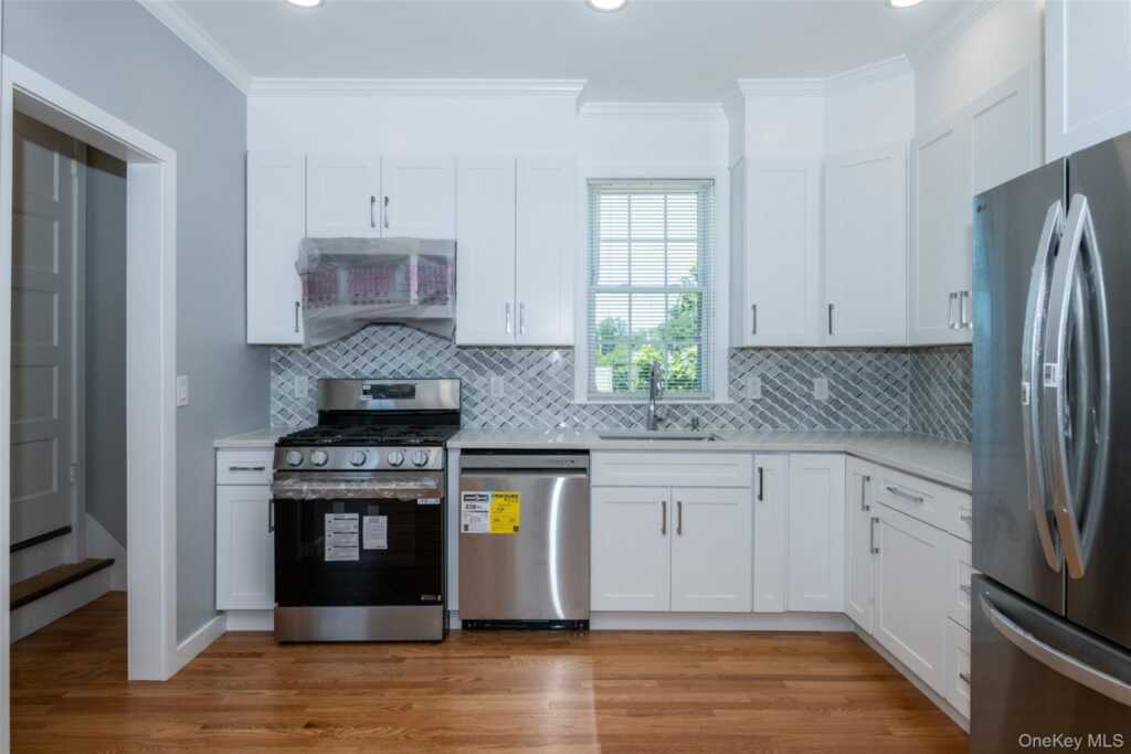 118 Pershing Avenue, New Rochelle, NY 10801 - Photo 17 of 29