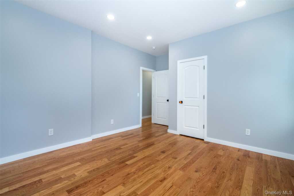 118 Pershing Avenue, New Rochelle, NY 10801 - Photo 20 of 29
