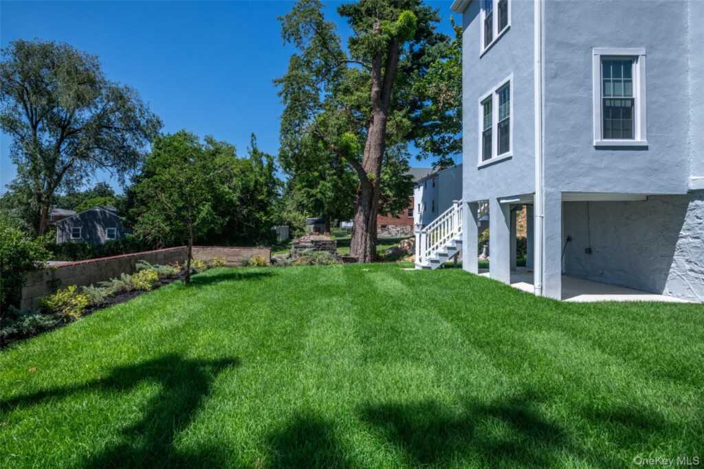 118 Pershing Avenue, New Rochelle, NY 10801 - Photo 25 of 29