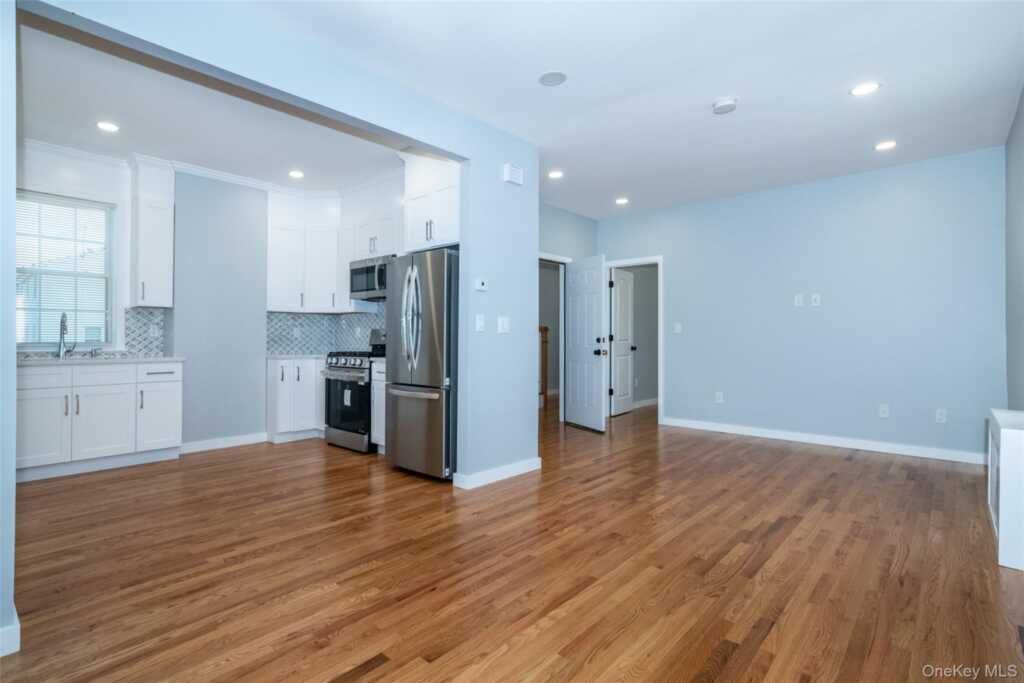 118 Pershing Avenue, New Rochelle, NY 10801 - Photo 5 of 29