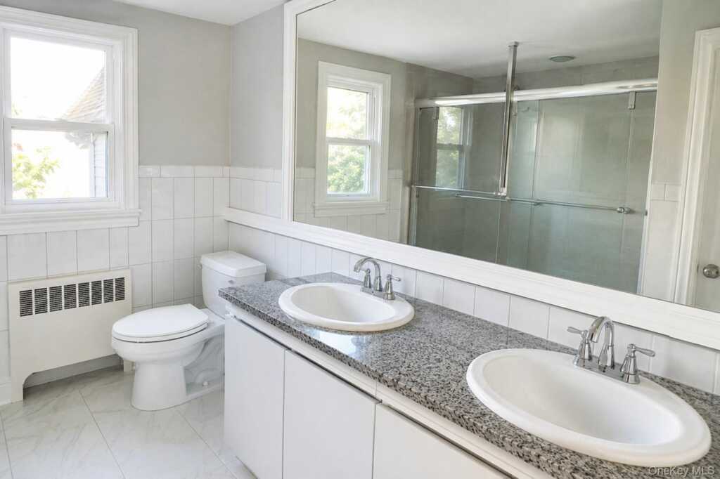 180 Sutton Manor Road, New Rochelle, NY 10801 - Photo 7 of 8
