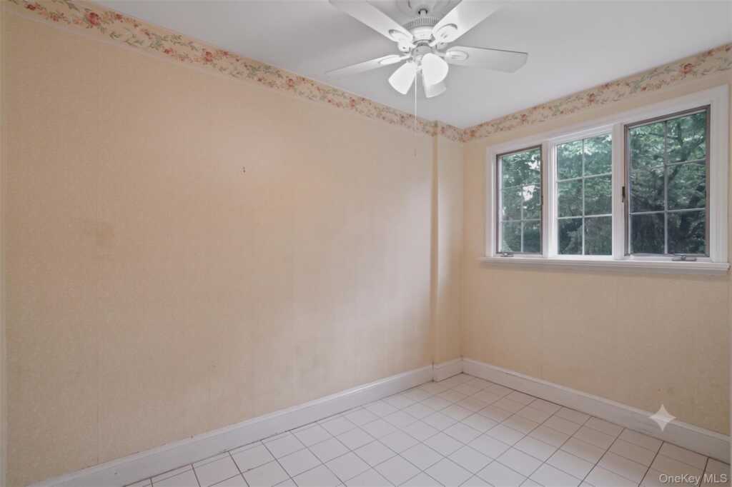 8 Ritchey Place, White Plains, NY 10605 - Photo 12 of 35