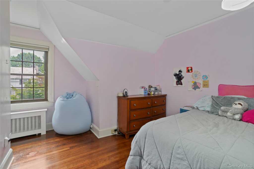 8 Ritchey Place, White Plains, NY 10605 - Photo 15 of 35