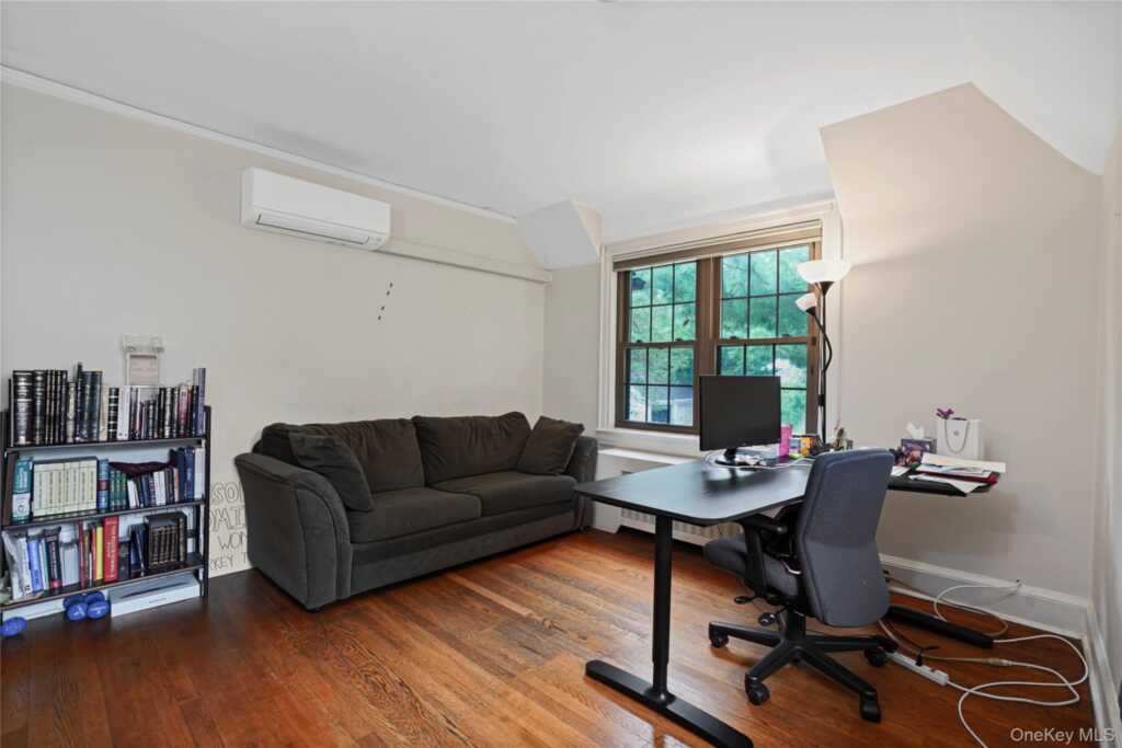 8 Ritchey Place, White Plains, NY 10605 - Photo 17 of 35