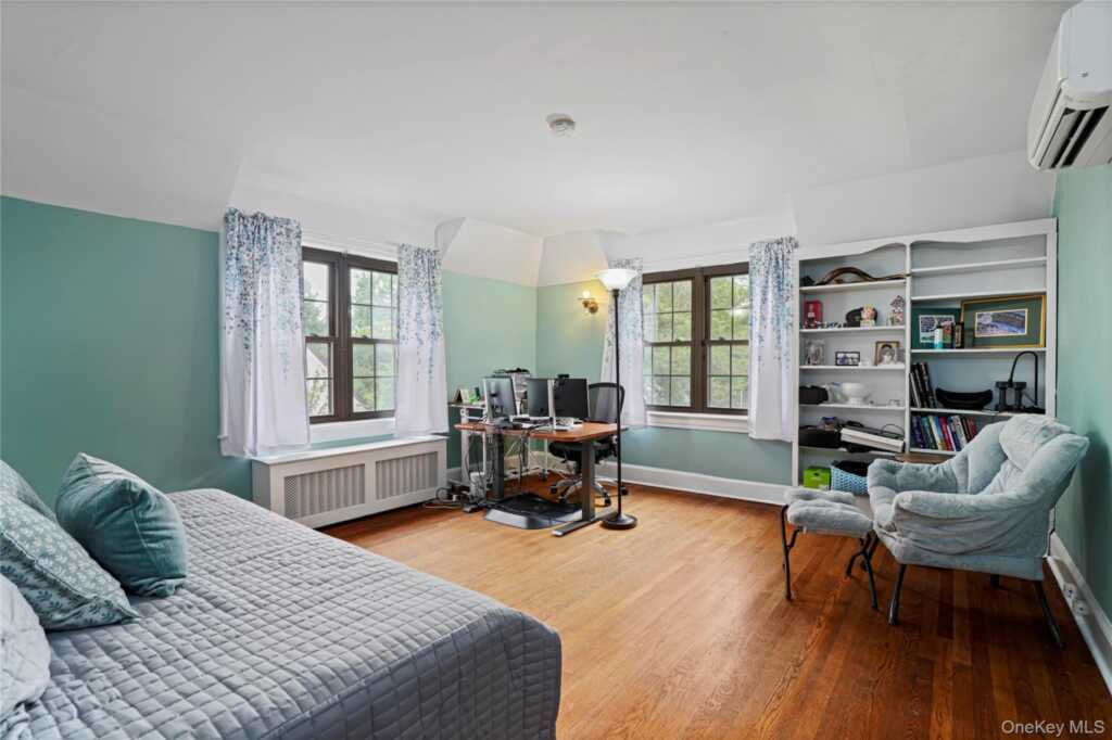 8 Ritchey Place, White Plains, NY 10605 - Photo 18 of 35