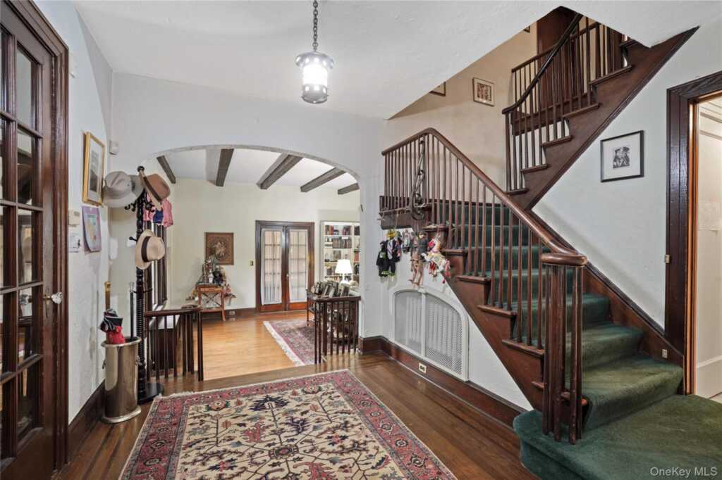 8 Ritchey Place, White Plains, NY 10605 - Photo 2 of 35