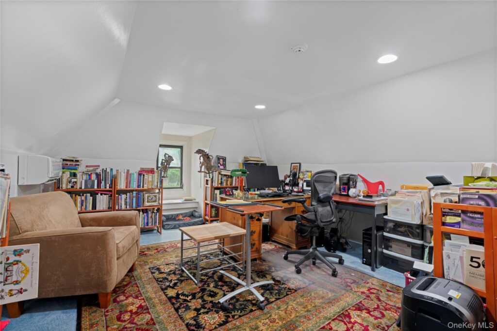 8 Ritchey Place, White Plains, NY 10605 - Photo 25 of 35
