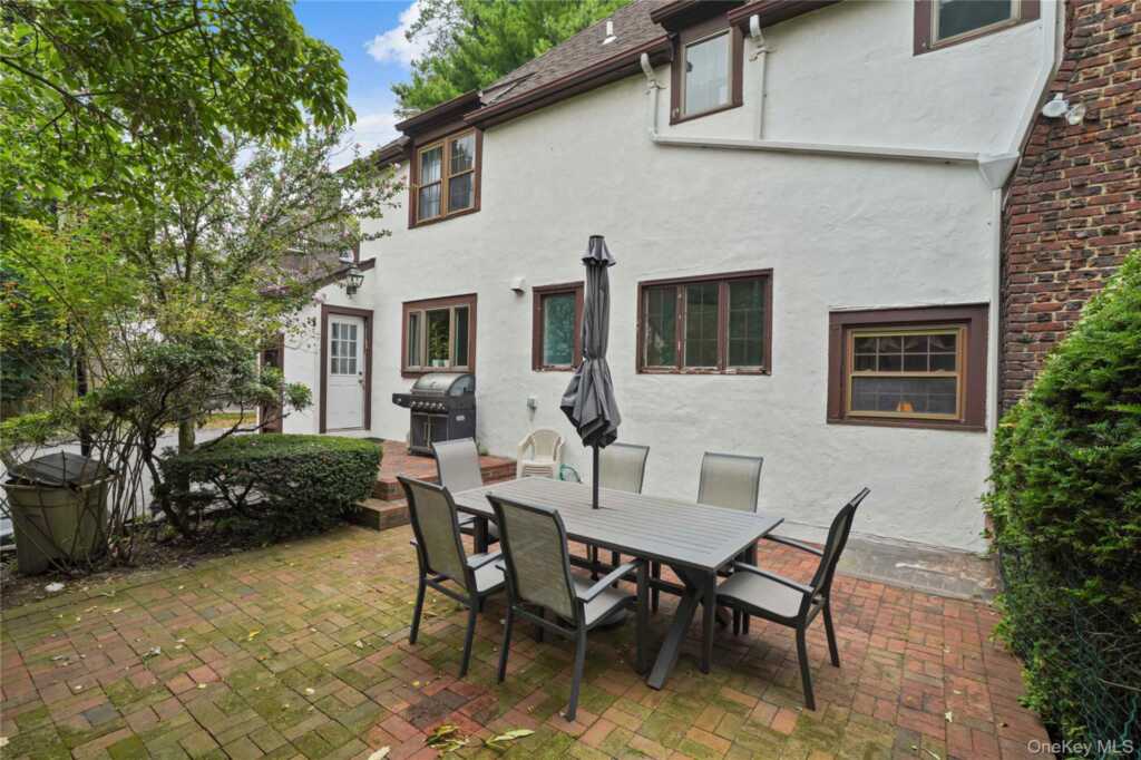 8 Ritchey Place, White Plains, NY 10605 - Photo 28 of 35
