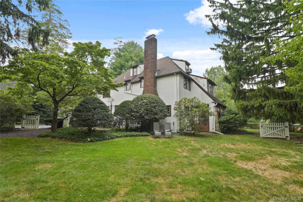 8 Ritchey Place, White Plains, NY 10605 - Photo 29 of 35