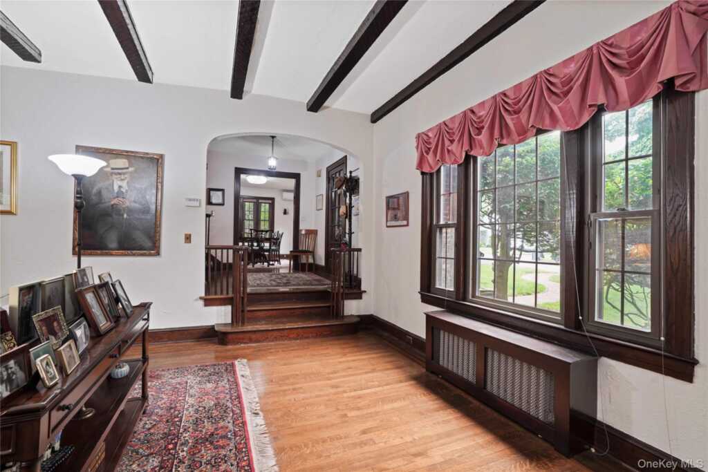 8 Ritchey Place, White Plains, NY 10605 - Photo 3 of 35