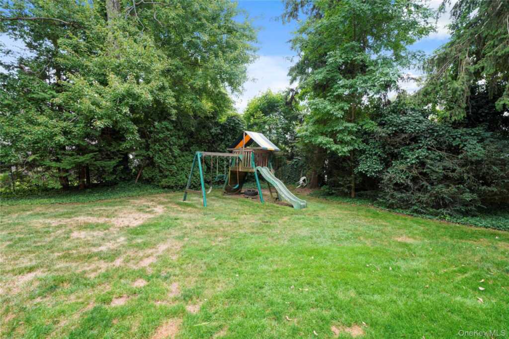 8 Ritchey Place, White Plains, NY 10605 - Photo 30 of 35