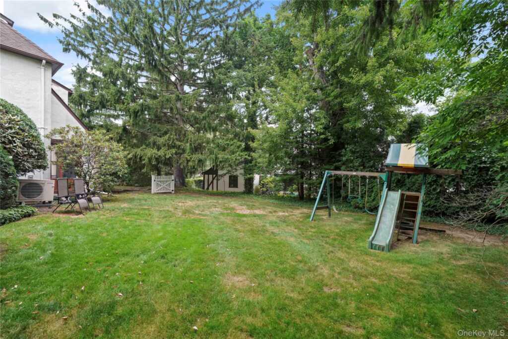 8 Ritchey Place, White Plains, NY 10605 - Photo 31 of 35