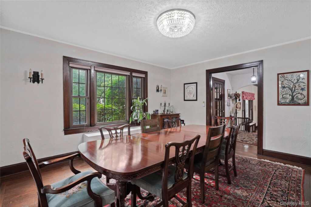 8 Ritchey Place, White Plains, NY 10605 - Photo 7 of 35