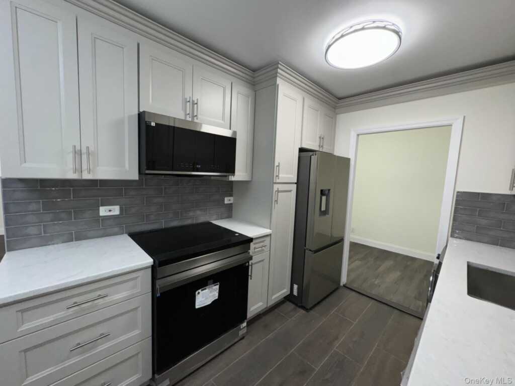 15 Stewart Place, Unit #3D, White Plains, NY 10603 - Photo 16 of 28