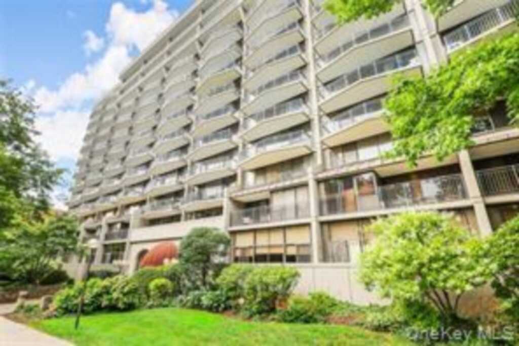 15 Stewart Place, Unit #3D, White Plains, NY 10603 - Photo 2 of 28