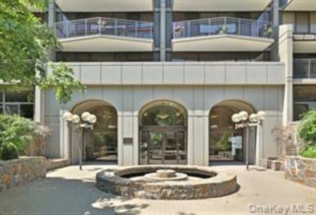 15 Stewart Place, Unit #3D, White Plains, NY 10603 - Photo 3 of 28