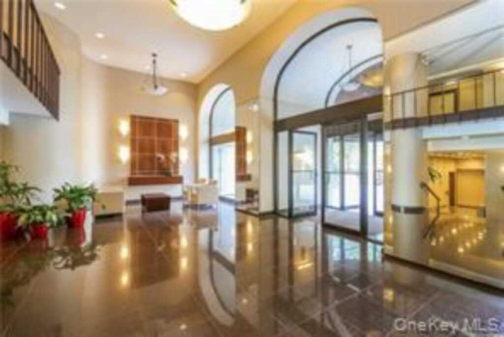 15 Stewart Place, Unit #3D, White Plains, NY 10603 - Photo 4 of 28