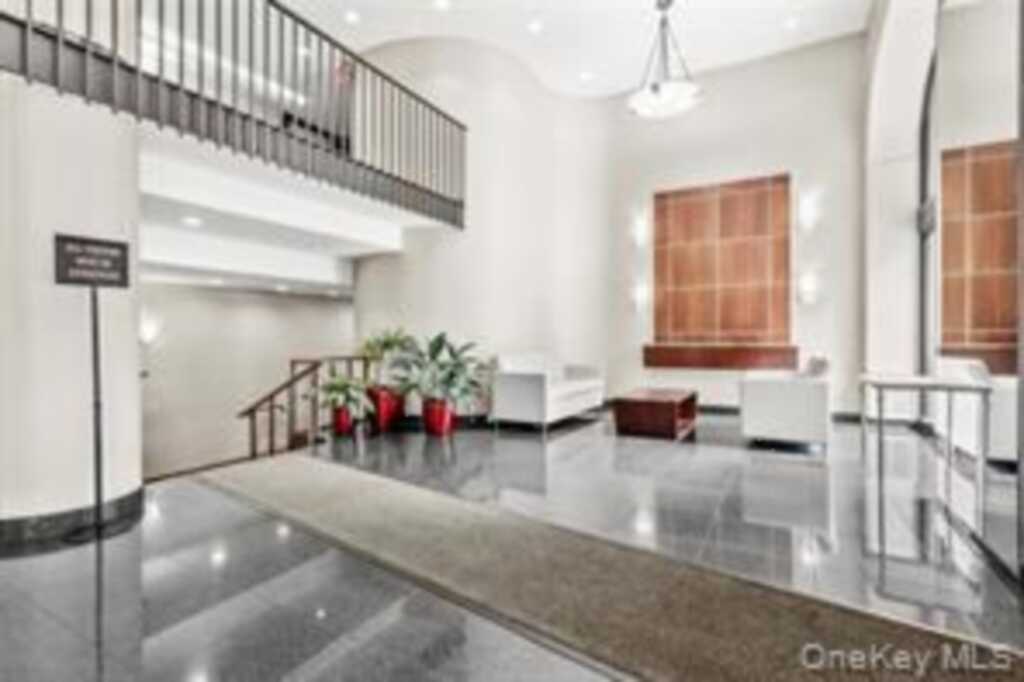 15 Stewart Place, Unit #3D, White Plains, NY 10603 - Photo 5 of 28