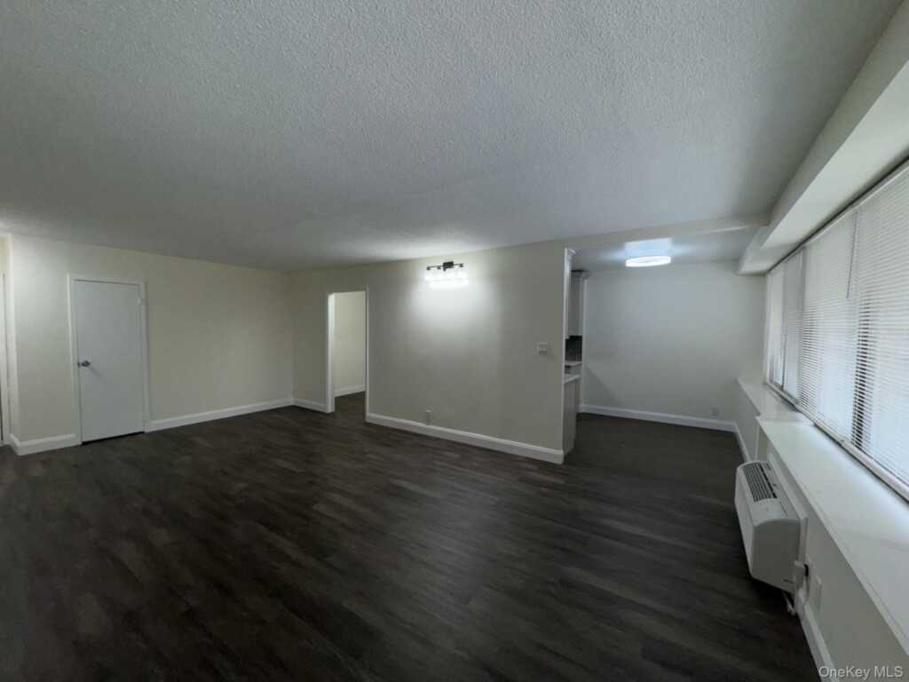 15 Stewart Place, Unit #3D, White Plains, NY 10603 - Photo 6 of 28