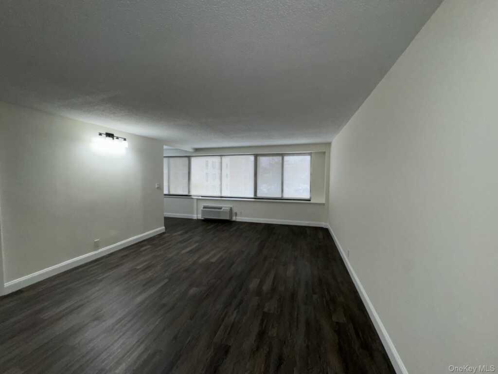 15 Stewart Place, Unit #3D, White Plains, NY 10603 - Photo 7 of 28