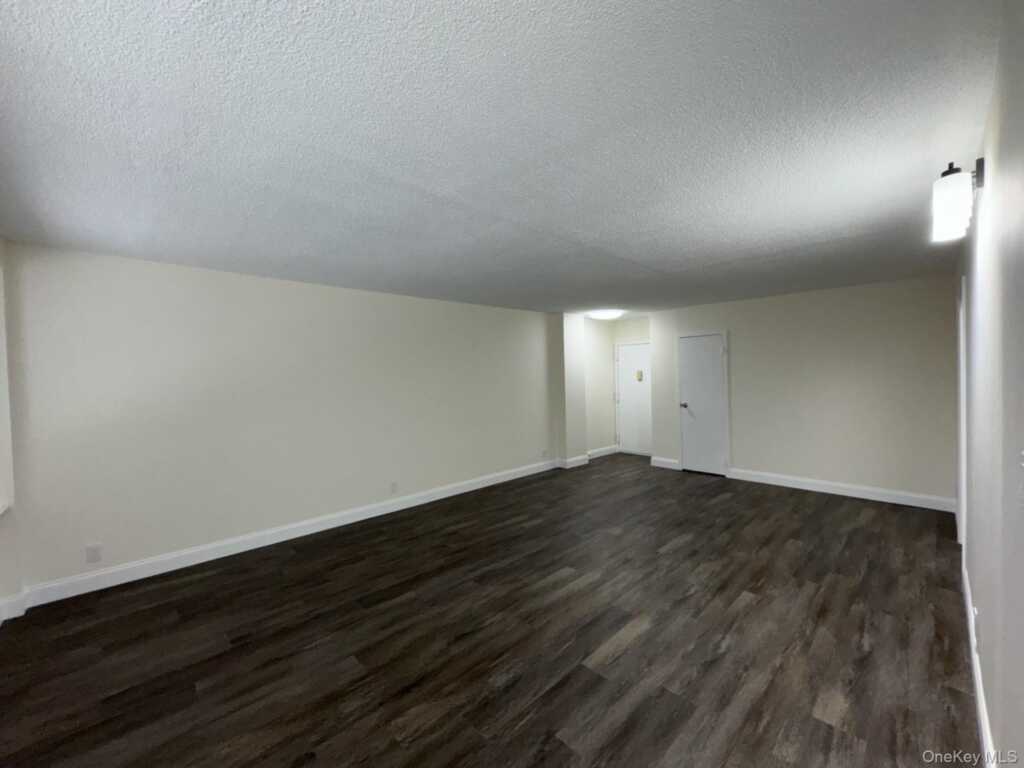 15 Stewart Place, Unit #3D, White Plains, NY 10603 - Photo 8 of 28
