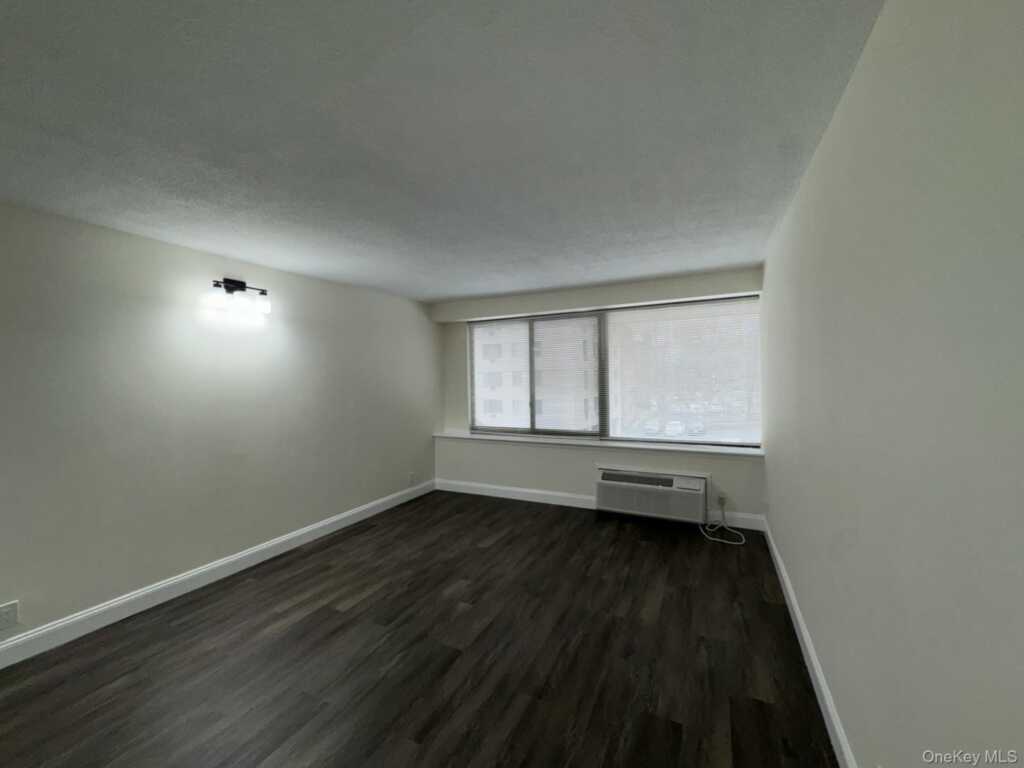 15 Stewart Place, Unit #3D, White Plains, NY 10603 - Photo 9 of 28